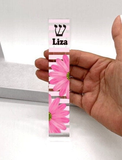 Personalized Pink Daisy Mezuzah -  Acrylic Mezuzah - Modern Mezuzah - Personalized Judaica Gift - New Baby Gift - New Home Gift - Flowers
